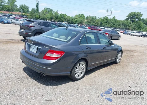 2008 Mercedes-Benz C 300 Luxury 4Matic/Sport 4Matic z USA, uszkodzony, nr VIN WDDGF81X58F175432